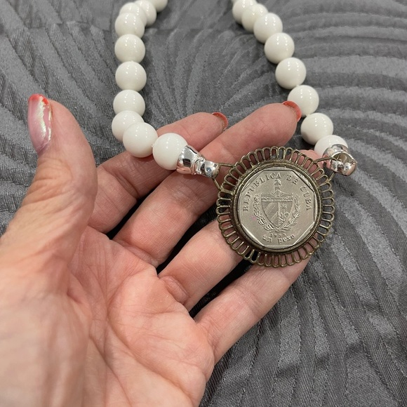 Necklace with a Cuban Coin in Silver - Picture 2 of 3